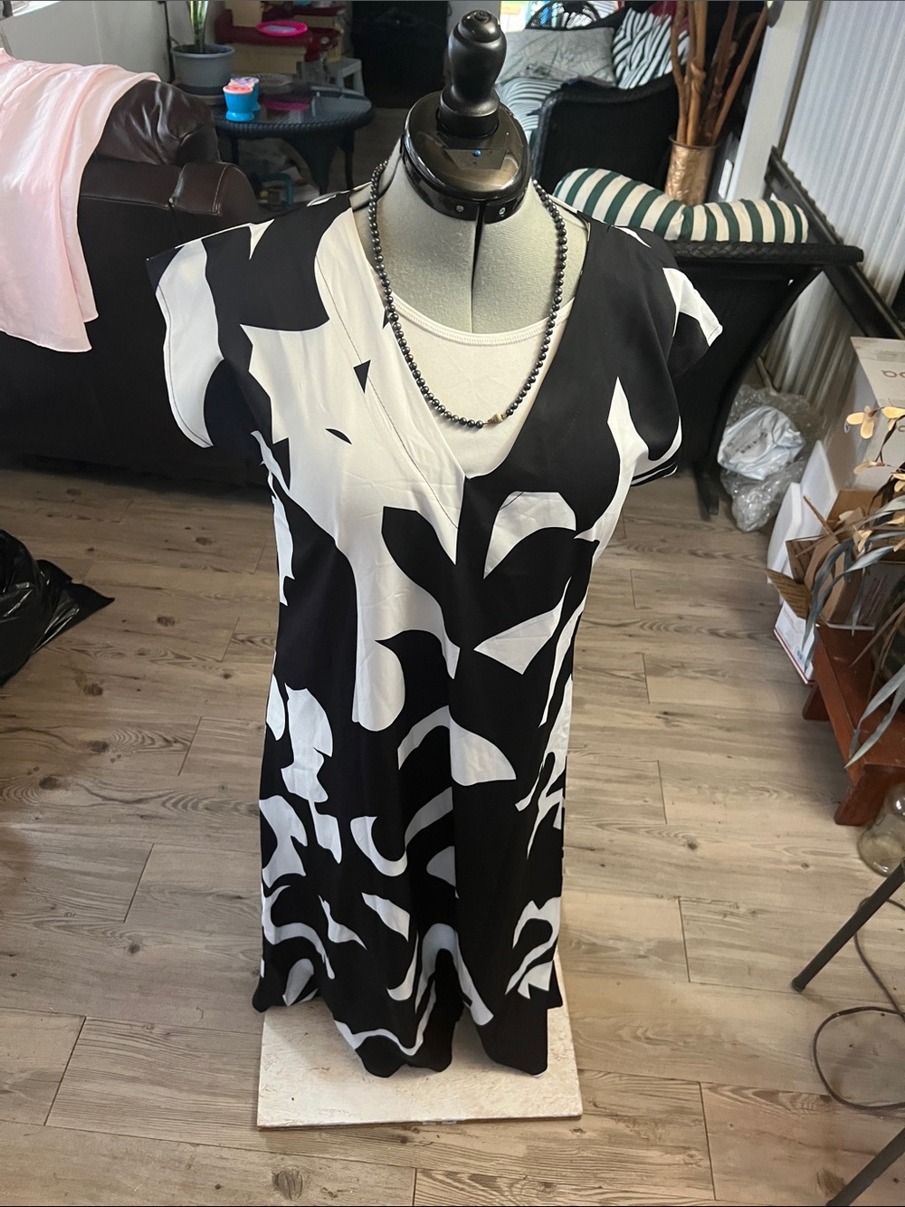 Women's Black & White Printed V-Neck Dress Top